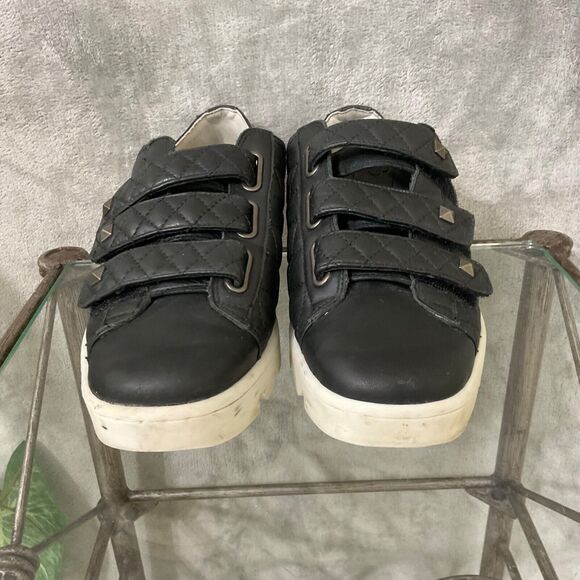 Bernardo Dillon Sneaker womens 7 Quilted Black Leather Stud Grip Strap Lug Soles - Picture 4 of 16